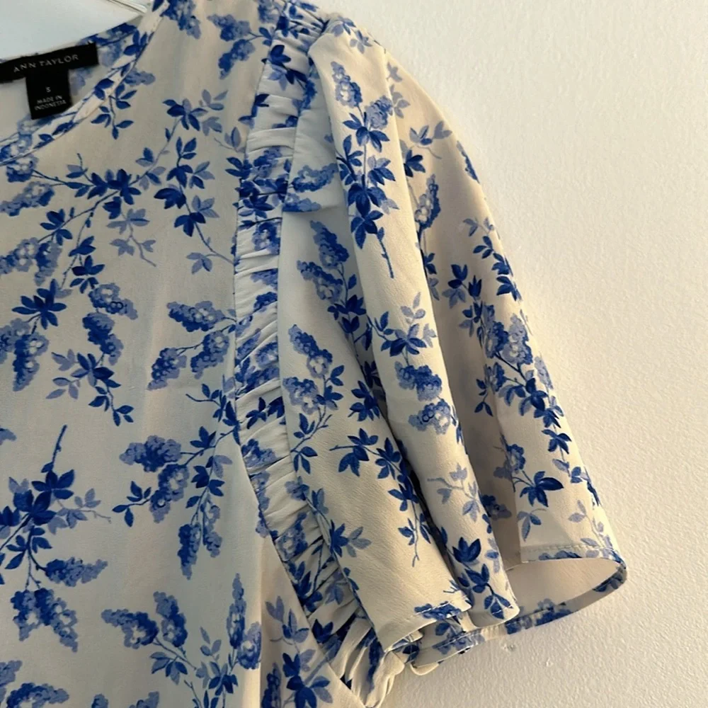 Ann Taylor Short Sleeve Blouse, Small - Picture 3 of 4